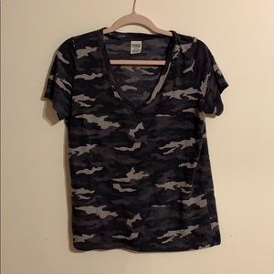 SUMMER CLEARANCE ✨✨ VS pink camo tee